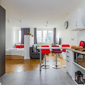 https://shortstaypoland-liska-b111.warsawhotelspoland.com