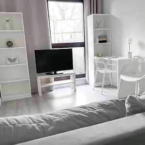https://metro-apartament-3-pokoje-z-ogrdkiem-80m2.warsawhotelspoland.com